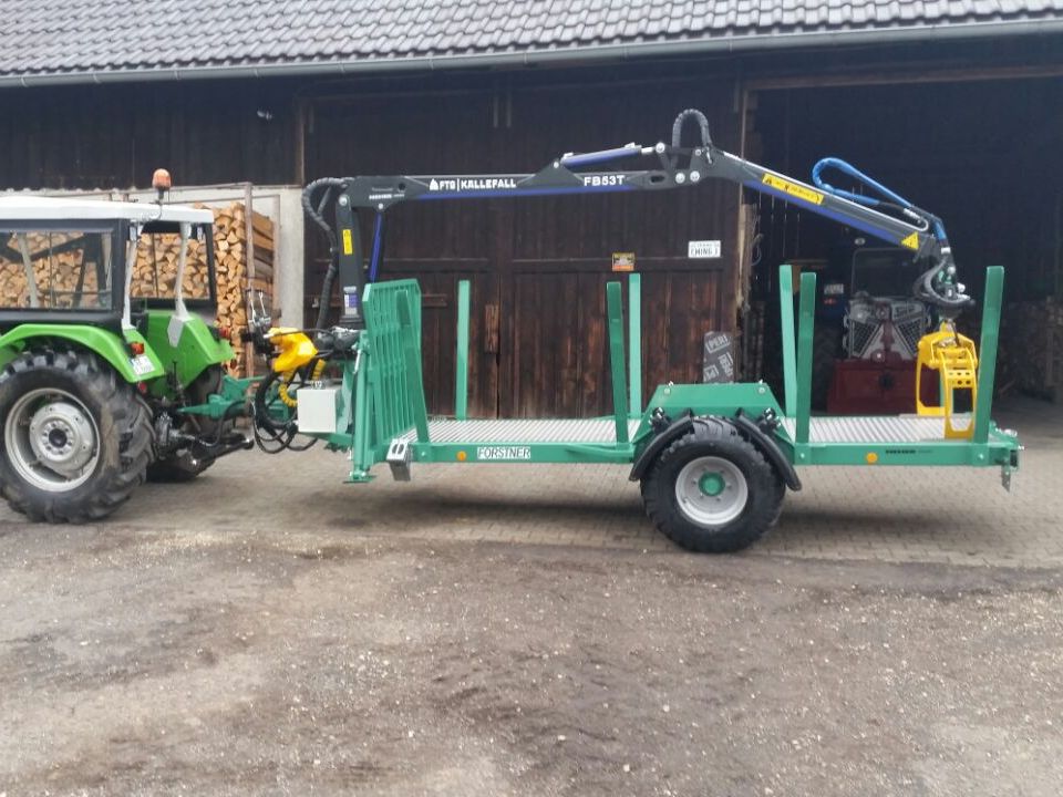 Forstner F6 mit Källefall FB53T Forstkran (Forstanhänger mit Auflaufbremse)