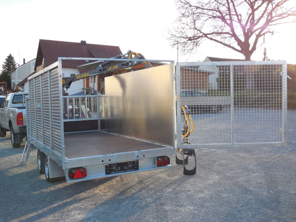 PKW Anhänger Forstner F3 mit Farma C3,8D Forstkran und Blechwand mit Heckpendeltüre 300x225 images produkte pkwanhaenger pkw anhaenger 8