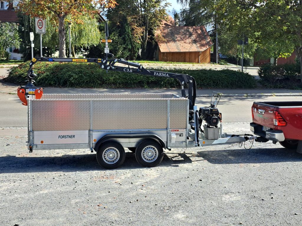 Forstner F3-T mit Farma C3,8D Forstkran und Einsteckblechwänden 300x225 images produkte pkwanhaenger pkw anhaenger 7
